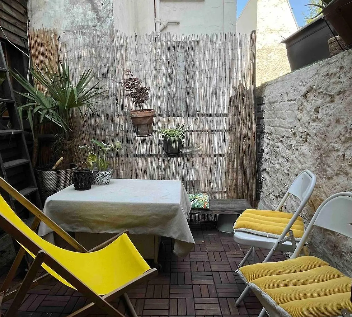 Cozy Apartment In A Quiet Alley Paris