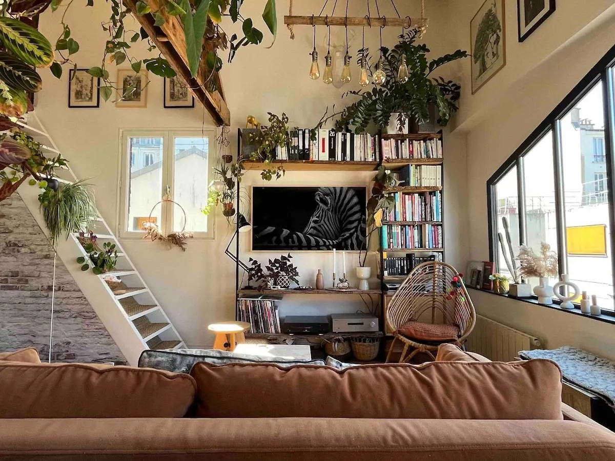 Cozy Apartment In A Quiet Alley Paris France